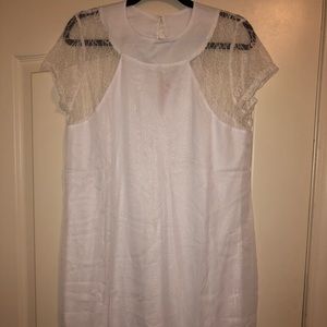 WHITE LACE SLEEVED DRESS LARGE